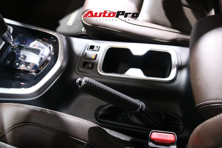 Cận cảnh Nissan Terra - SUV 7 chỗ tham vọng soán ngôi Toyota Fortuner tại Triển lãm Ô tô Việt Nam 2018 - Ảnh 12. Cận cảnh Nissan Terra - SUV 7 chỗ tham vọng soán ngôi Toyota Fortuner tại Triển lãm Ô tô Việt Nam 2018 - Ảnh 12.