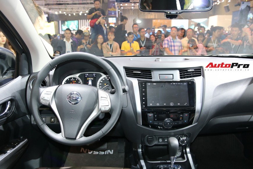 Cận cảnh Nissan Terra - SUV 7 chỗ tham vọng soán ngôi Toyota Fortuner tại Triển lãm Ô tô Việt Nam 2018 - Ảnh 9. Cận cảnh Nissan Terra - SUV 7 chỗ tham vọng soán ngôi Toyota Fortuner tại Triển lãm Ô tô Việt Nam 2018 - Ảnh 9.