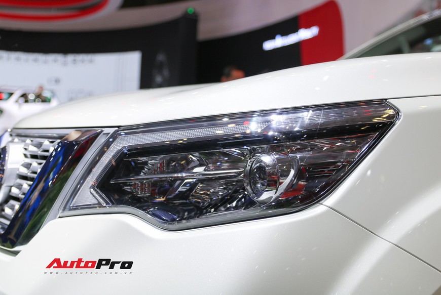 Cận cảnh Nissan Terra - SUV 7 chỗ tham vọng soán ngôi Toyota Fortuner tại Triển lãm Ô tô Việt Nam 2018 - Ảnh 6. Cận cảnh Nissan Terra - SUV 7 chỗ tham vọng soán ngôi Toyota Fortuner tại Triển lãm Ô tô Việt Nam 2018 - Ảnh 6.
