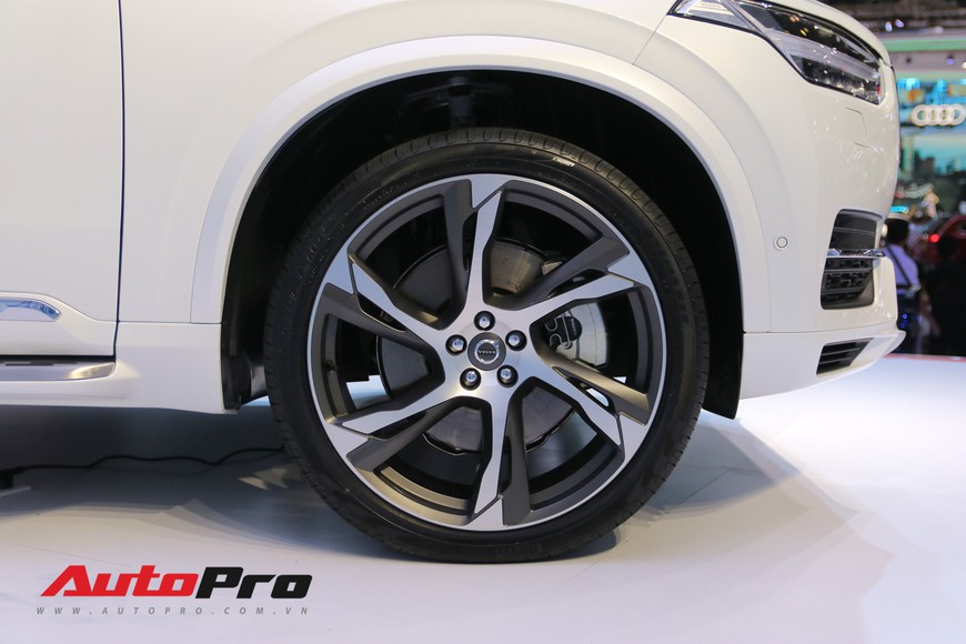Soi chi tiết Volvo XC90 Excellence: SUV sang siêu an toàn cho ông chủ - Ảnh 7. Soi chi tiết Volvo XC90 Excellence: SUV sang siêu an toàn cho ông chủ - Ảnh 7.
