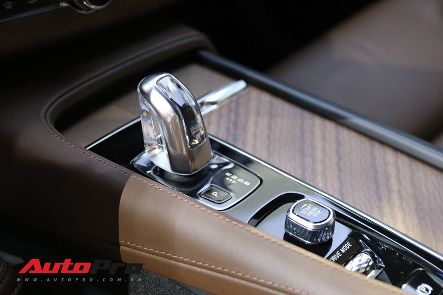 Soi chi tiết Volvo XC90 Excellence: SUV sang siêu an toàn cho ông chủ - Ảnh 13. Soi chi tiết Volvo XC90 Excellence: SUV sang siêu an toàn cho ông chủ - Ảnh 13.