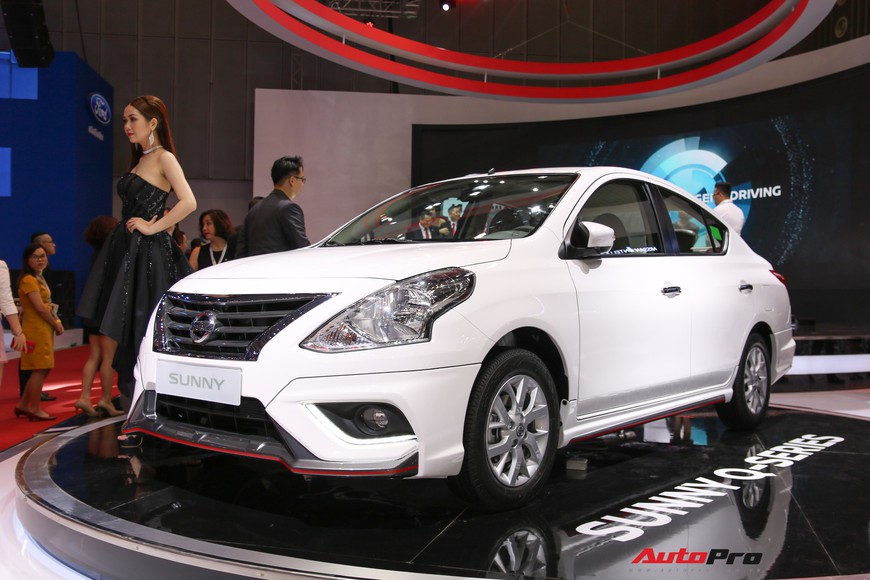 Cận cảnh Nissan Sunny facelift 2018 hứa hẹn đe dọa doanh số Toyota Vios trong nay mai - Ảnh 1. Cận cảnh Nissan Sunny facelift 2018 hứa hẹn đe dọa doanh số Toyota Vios trong nay mai - Ảnh 1.