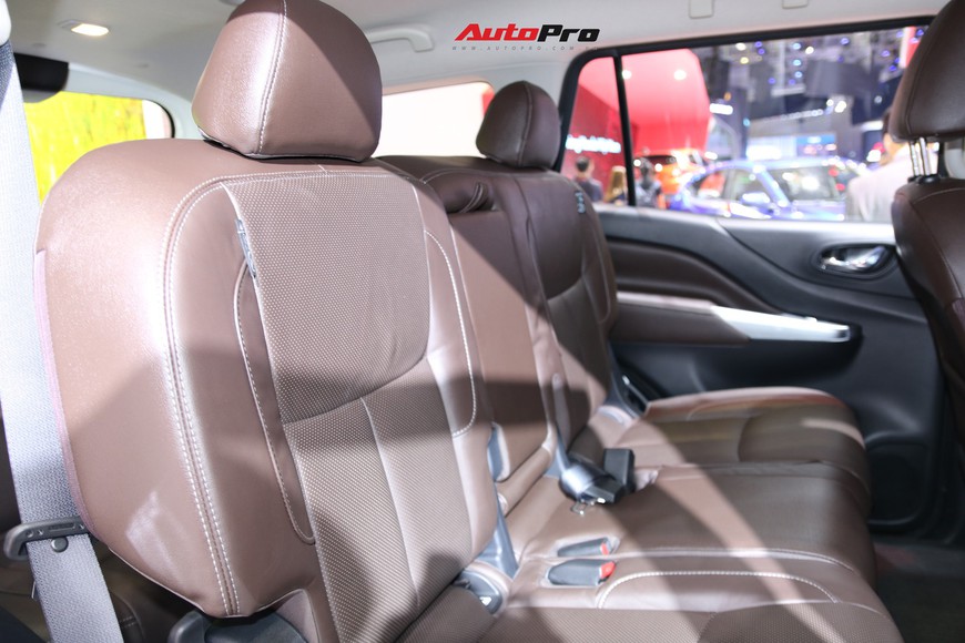 Cận cảnh Nissan Terra - SUV 7 chỗ tham vọng soán ngôi Toyota Fortuner tại Triển lãm Ô tô Việt Nam 2018 - Ảnh 15. Cận cảnh Nissan Terra - SUV 7 chỗ tham vọng soán ngôi Toyota Fortuner tại Triển lãm Ô tô Việt Nam 2018 - Ảnh 15.