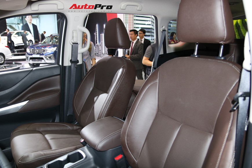 Cận cảnh Nissan Terra - SUV 7 chỗ tham vọng soán ngôi Toyota Fortuner tại Triển lãm Ô tô Việt Nam 2018 - Ảnh 16. Cận cảnh Nissan Terra - SUV 7 chỗ tham vọng soán ngôi Toyota Fortuner tại Triển lãm Ô tô Việt Nam 2018 - Ảnh 16.