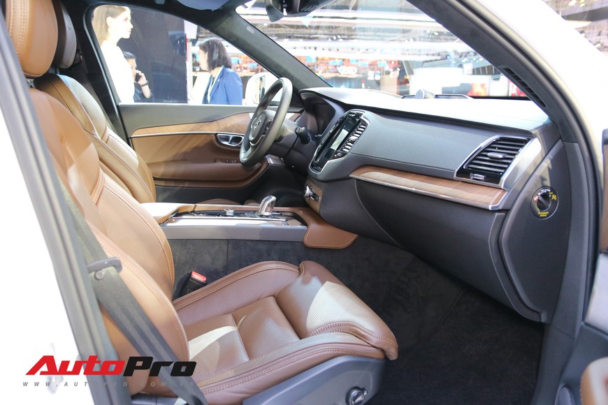 Soi chi tiết Volvo XC90 Excellence: SUV sang siêu an toàn cho ông chủ - Ảnh 11. Soi chi tiết Volvo XC90 Excellence: SUV sang siêu an toàn cho ông chủ - Ảnh 11.