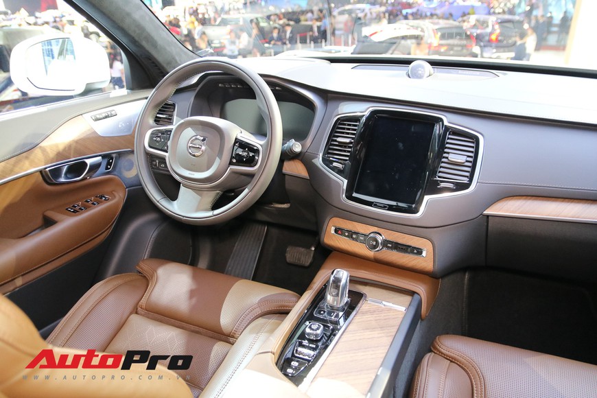 Soi chi tiết Volvo XC90 Excellence: SUV sang siêu an toàn cho ông chủ - Ảnh 10. Soi chi tiết Volvo XC90 Excellence: SUV sang siêu an toàn cho ông chủ - Ảnh 10.