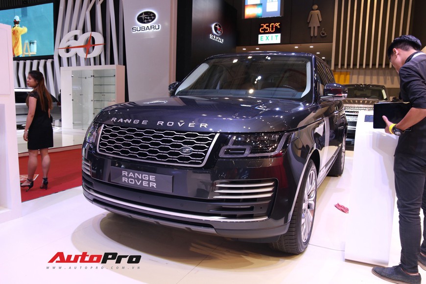 Chi tiết Range Rover Autobiography LWB - SUV sang tiền tỉ trình làng tại Triển lãm Ô tô Việt Nam 2018 - Ảnh 2. Chi tiết Range Rover Autobiography LWB - SUV sang tiền tỉ trình làng tại Triển lãm Ô tô Việt Nam 2018 - Ảnh 2.