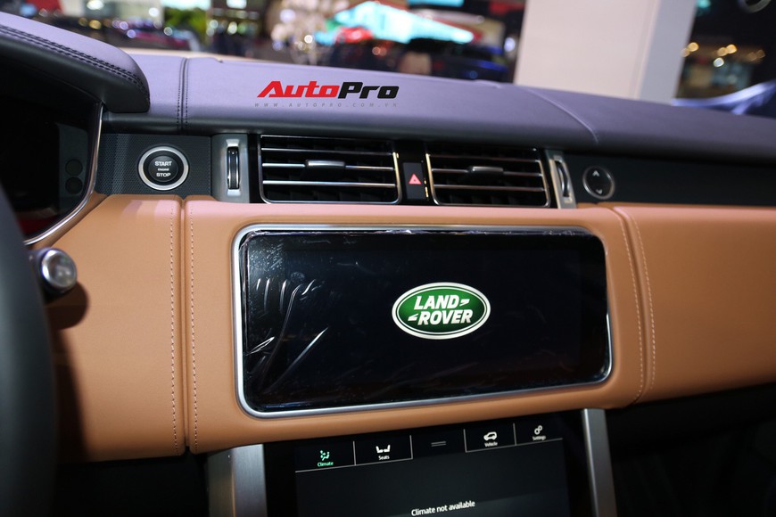Chi tiết Range Rover Autobiography LWB - SUV sang tiền tỉ trình làng tại Triển lãm Ô tô Việt Nam 2018 - Ảnh 12. Chi tiết Range Rover Autobiography LWB - SUV sang tiền tỉ trình làng tại Triển lãm Ô tô Việt Nam 2018 - Ảnh 12.