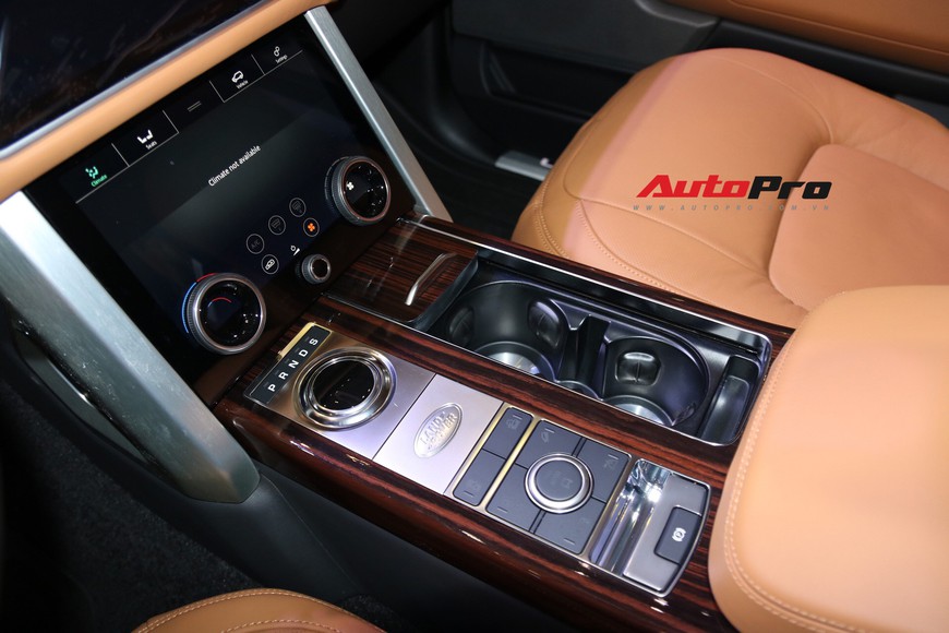 Chi tiết Range Rover Autobiography LWB - SUV sang tiền tỉ trình làng tại Triển lãm Ô tô Việt Nam 2018 - Ảnh 10. Chi tiết Range Rover Autobiography LWB - SUV sang tiền tỉ trình làng tại Triển lãm Ô tô Việt Nam 2018 - Ảnh 10.