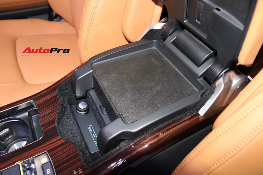 Chi tiết Range Rover Autobiography LWB - SUV sang tiền tỉ trình làng tại Triển lãm Ô tô Việt Nam 2018 - Ảnh 16. Chi tiết Range Rover Autobiography LWB - SUV sang tiền tỉ trình làng tại Triển lãm Ô tô Việt Nam 2018 - Ảnh 16.