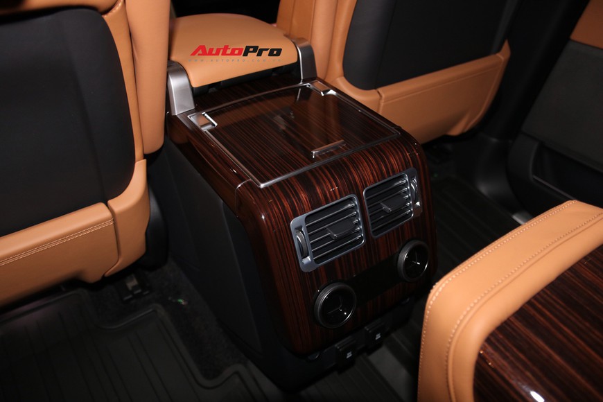 Chi tiết Range Rover Autobiography LWB - SUV sang tiền tỉ trình làng tại Triển lãm Ô tô Việt Nam 2018 - Ảnh 15. Chi tiết Range Rover Autobiography LWB - SUV sang tiền tỉ trình làng tại Triển lãm Ô tô Việt Nam 2018 - Ảnh 15.
