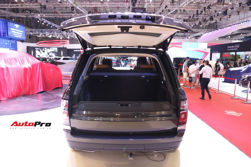 Chi tiết Range Rover Autobiography LWB - SUV sang tiền tỉ trình làng tại Triển lãm Ô tô Việt Nam 2018 - Ảnh 25. Chi tiết Range Rover Autobiography LWB - SUV sang tiền tỉ trình làng tại Triển lãm Ô tô Việt Nam 2018 - Ảnh 25.