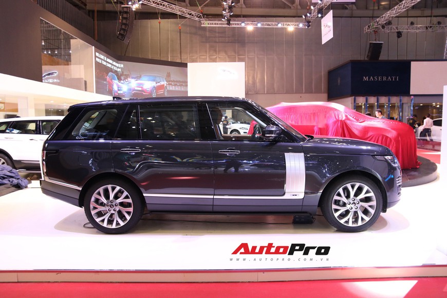 Chi tiết Range Rover Autobiography LWB - SUV sang tiền tỉ trình làng tại Triển lãm Ô tô Việt Nam 2018 - Ảnh 3. Chi tiết Range Rover Autobiography LWB - SUV sang tiền tỉ trình làng tại Triển lãm Ô tô Việt Nam 2018 - Ảnh 3.