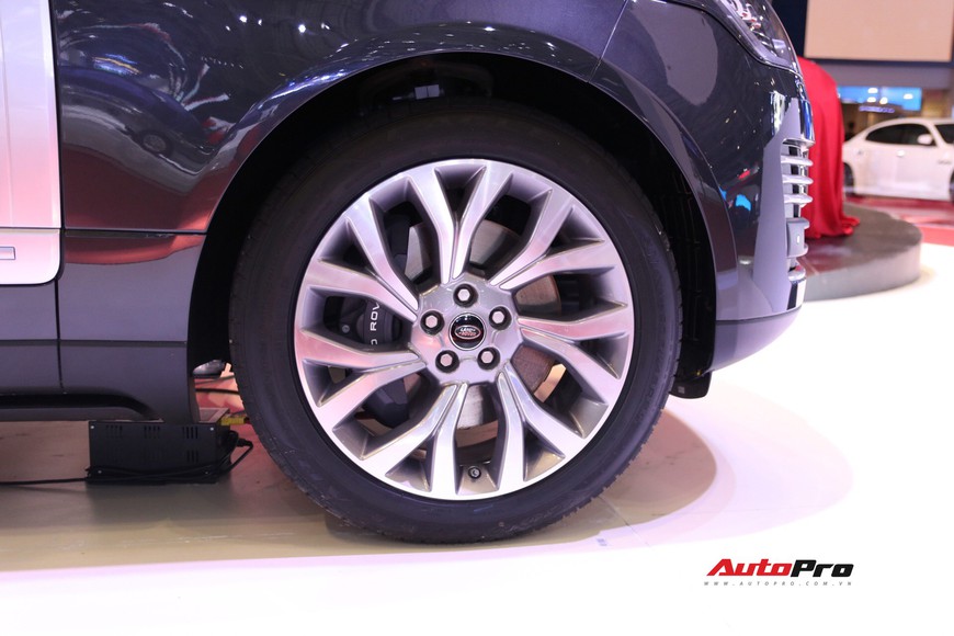 Chi tiết Range Rover Autobiography LWB - SUV sang tiền tỉ trình làng tại Triển lãm Ô tô Việt Nam 2018 - Ảnh 24. Chi tiết Range Rover Autobiography LWB - SUV sang tiền tỉ trình làng tại Triển lãm Ô tô Việt Nam 2018 - Ảnh 24.