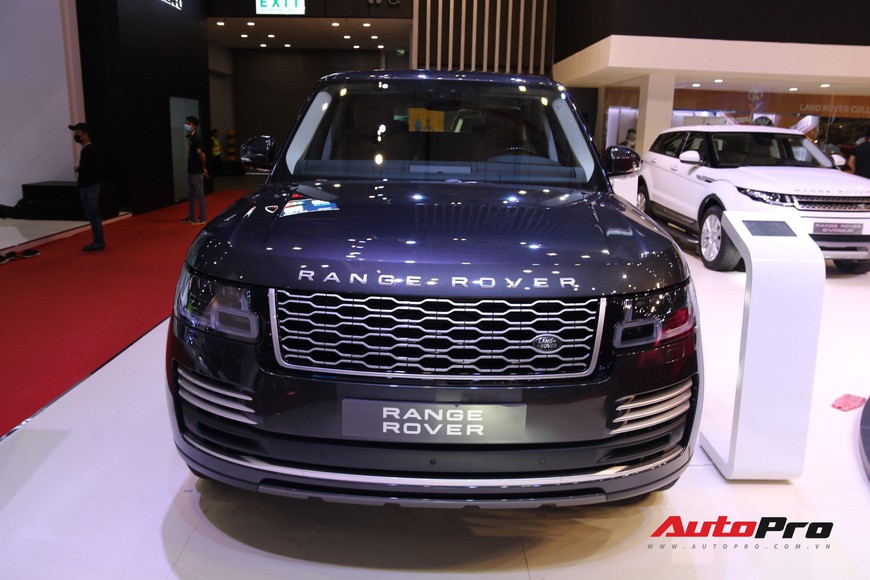 Chi tiết Range Rover Autobiography LWB - SUV sang tiền tỉ trình làng tại Triển lãm Ô tô Việt Nam 2018 - Ảnh 1. Chi tiết Range Rover Autobiography LWB - SUV sang tiền tỉ trình làng tại Triển lãm Ô tô Việt Nam 2018 - Ảnh 1.