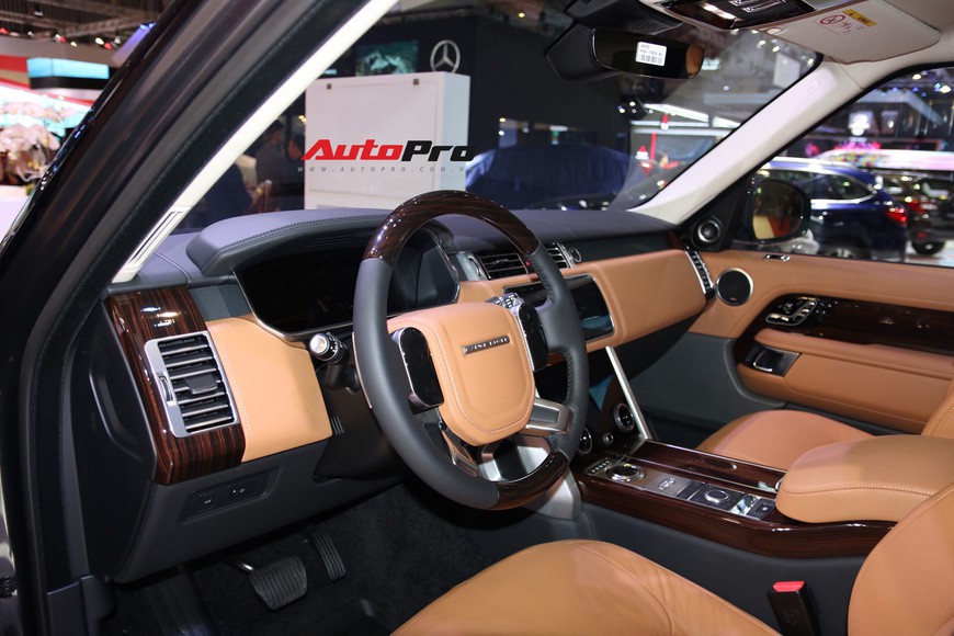 Chi tiết Range Rover Autobiography LWB - SUV sang tiền tỉ trình làng tại Triển lãm Ô tô Việt Nam 2018 - Ảnh 6. Chi tiết Range Rover Autobiography LWB - SUV sang tiền tỉ trình làng tại Triển lãm Ô tô Việt Nam 2018 - Ảnh 6.