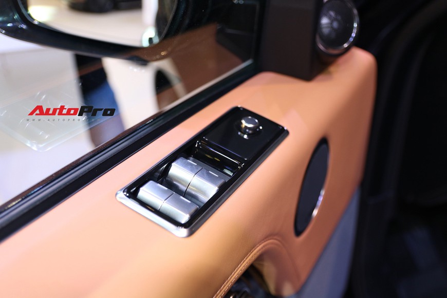 Chi tiết Range Rover Autobiography LWB - SUV sang tiền tỉ trình làng tại Triển lãm Ô tô Việt Nam 2018 - Ảnh 17. Chi tiết Range Rover Autobiography LWB - SUV sang tiền tỉ trình làng tại Triển lãm Ô tô Việt Nam 2018 - Ảnh 17.