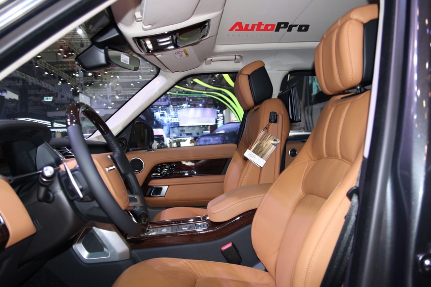 Chi tiết Range Rover Autobiography LWB - SUV sang tiền tỉ trình làng tại Triển lãm Ô tô Việt Nam 2018 - Ảnh 8. Chi tiết Range Rover Autobiography LWB - SUV sang tiền tỉ trình làng tại Triển lãm Ô tô Việt Nam 2018 - Ảnh 8.