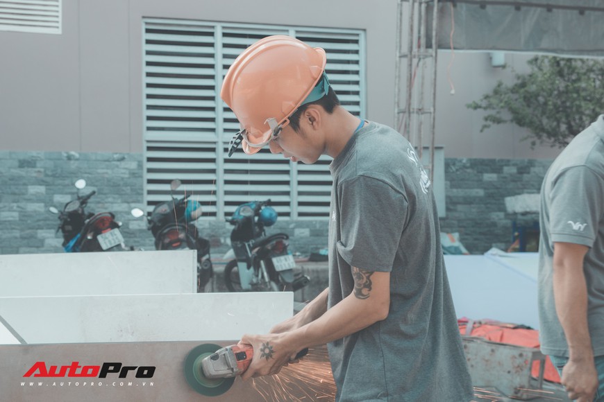 Nếu thiếu những người thầm lặng này, Triển lãm ô tô Việt Nam 2018 không đẹp và lộng lẫy đến thế - Ảnh 4. Nếu thiếu những người thầm lặng này, Triển lãm ô tô Việt Nam 2018 không đẹp và lộng lẫy đến thế - Ảnh 4.