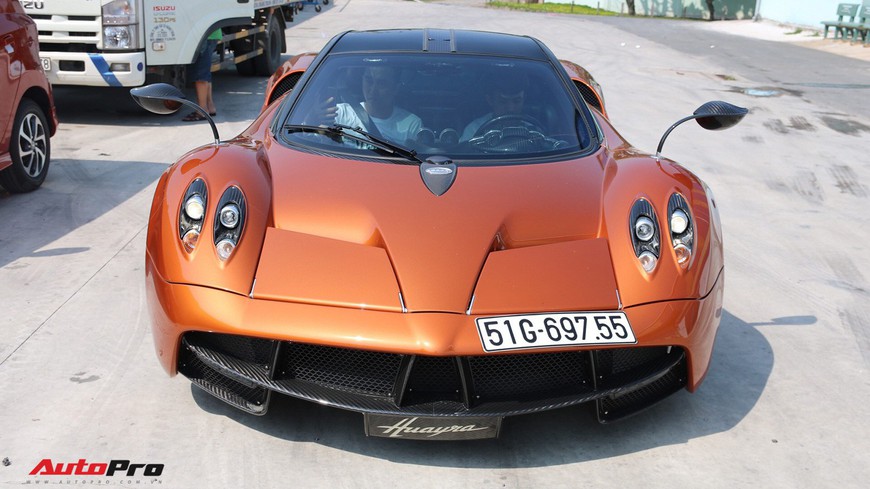 Hình ảnh thực tế mới nhất Pagani Huayra của Minh “nhựa” vừa ra biển trắng