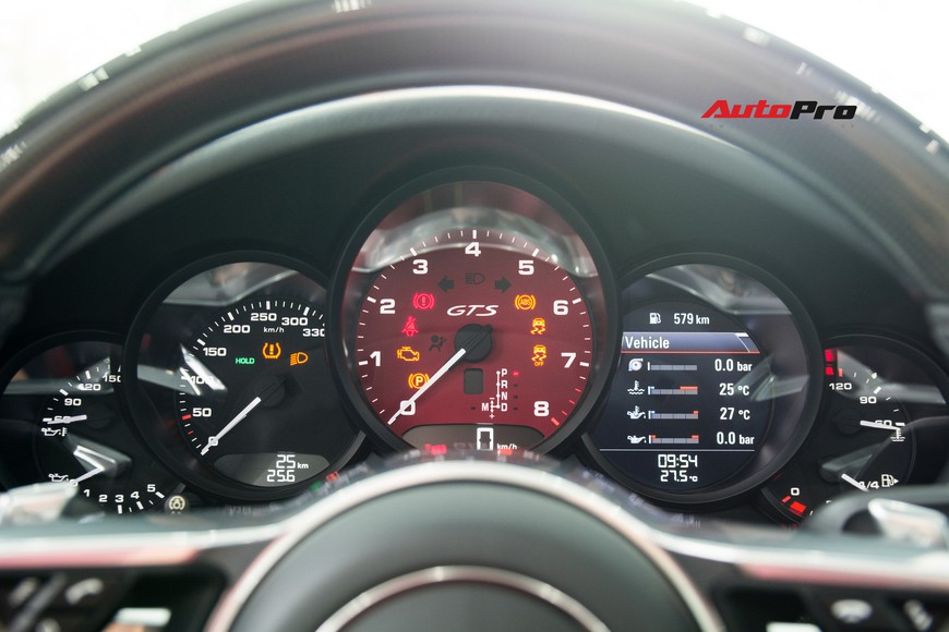 Khám phá Porsche 911 Targa 4 GTS đầu tiên Việt Nam, giá trên 11 tỷ đồng - Ảnh 18. Khám phá Porsche 911 Targa 4 GTS đầu tiên Việt Nam, giá trên 11 tỷ đồng - Ảnh 18.