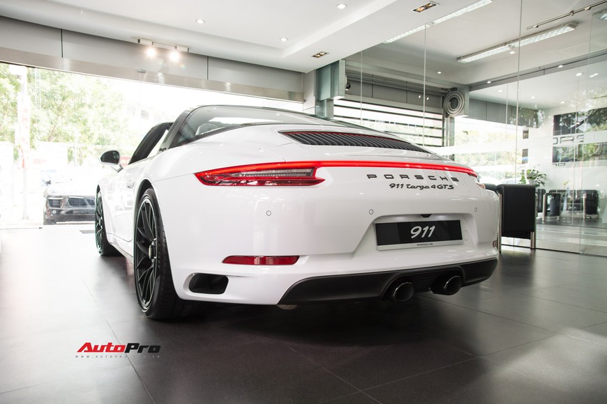 Khám phá Porsche 911 Targa 4 GTS đầu tiên Việt Nam, giá trên 11 tỷ đồng - Ảnh 3. Khám phá Porsche 911 Targa 4 GTS đầu tiên Việt Nam, giá trên 11 tỷ đồng - Ảnh 3.