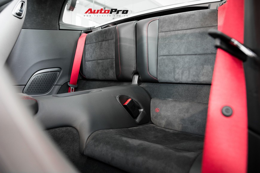 Khám phá Porsche 911 Targa 4 GTS đầu tiên Việt Nam, giá trên 11 tỷ đồng - Ảnh 15. Khám phá Porsche 911 Targa 4 GTS đầu tiên Việt Nam, giá trên 11 tỷ đồng - Ảnh 15.