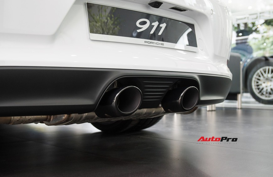Khám phá Porsche 911 Targa 4 GTS đầu tiên Việt Nam, giá trên 11 tỷ đồng - Ảnh 9. Khám phá Porsche 911 Targa 4 GTS đầu tiên Việt Nam, giá trên 11 tỷ đồng - Ảnh 9.
