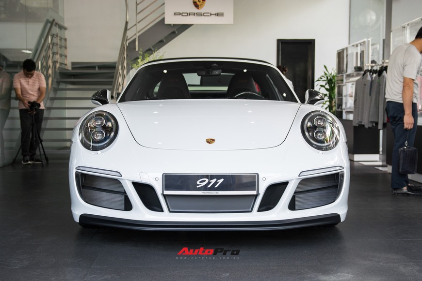 Khám phá Porsche 911 Targa 4 GTS đầu tiên Việt Nam, giá trên 11 tỷ đồng - Ảnh 5. Khám phá Porsche 911 Targa 4 GTS đầu tiên Việt Nam, giá trên 11 tỷ đồng - Ảnh 5.
