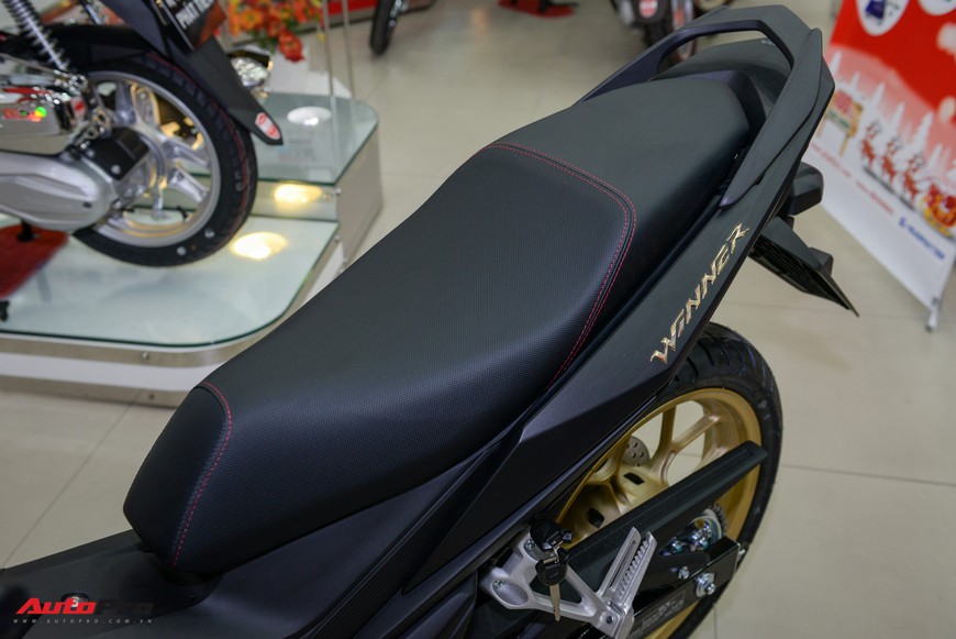 Chi tiết Honda Winner thay dàn chân ngầu hơn tại đại lý - Chiêu kích cầu cho xe côn tay hết hot - Ảnh 5. Chi tiết Honda Winner thay dàn chân ngầu hơn tại đại lý - Chiêu kích cầu cho xe côn tay hết hot - Ảnh 5.