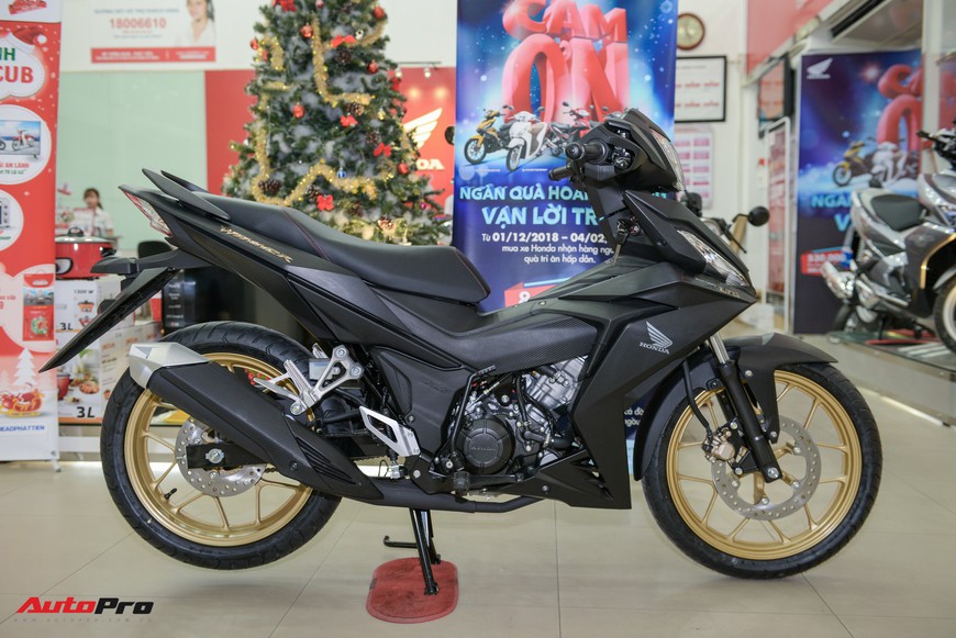 Chi tiết Honda Winner thay dàn chân ngầu hơn tại đại lý - Chiêu kích cầu cho xe côn tay hết hot - Ảnh 2. Chi tiết Honda Winner thay dàn chân ngầu hơn tại đại lý - Chiêu kích cầu cho xe côn tay hết hot - Ảnh 2.