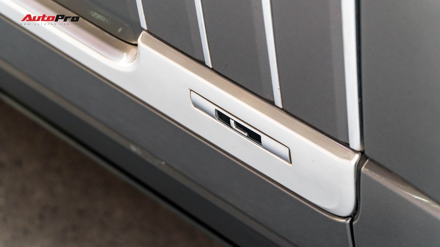 Range Rover Autobiography LWB Black Edition giá 8 tỷ - Giá của xe hiếm chỉ sản xuất 100 chiếc - Ảnh 4. Range Rover Autobiography LWB Black Edition giá 8 tỷ - Giá của xe hiếm chỉ sản xuất 100 chiếc - Ảnh 4.