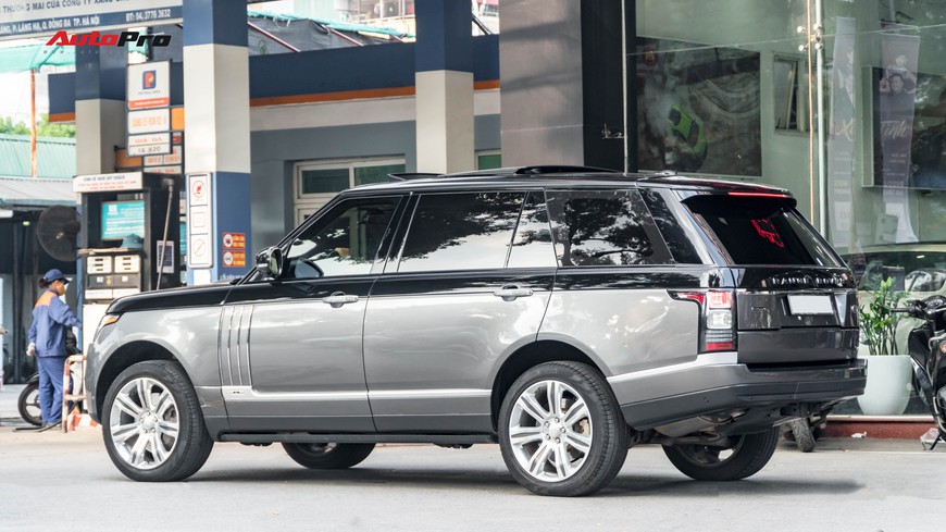 Range Rover Autobiography LWB Black Edition giá 8 tỷ - Giá của xe hiếm chỉ sản xuất 100 chiếc - Ảnh 5. Range Rover Autobiography LWB Black Edition giá 8 tỷ - Giá của xe hiếm chỉ sản xuất 100 chiếc - Ảnh 5.