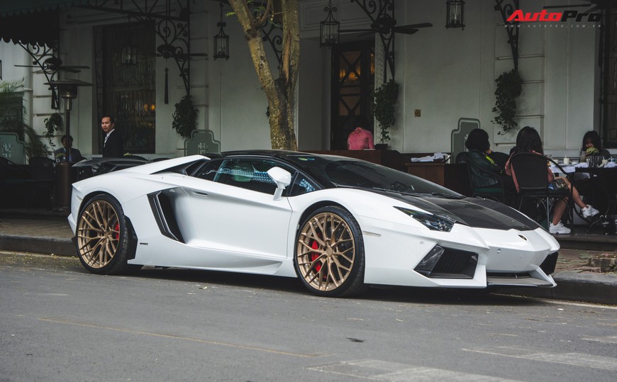 Đại gia Hà thành thay vó ngàn đô cho Lamborghini Aventador Roadster đón Tết Nguyên Đán - Ảnh 1. Đại gia Hà thành thay vó ngàn đô cho Lamborghini Aventador Roadster đón Tết Nguyên Đán - Ảnh 1.