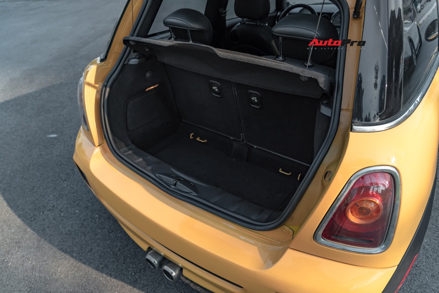 Cảm nhận nhanh MINI Cooper 9 năm tuổi: Được/mất ở mức giá rẻ ngang Kia Morning - Ảnh 4. Cảm nhận nhanh MINI Cooper 9 năm tuổi: Được/mất ở mức giá rẻ ngang Kia Morning - Ảnh 4.