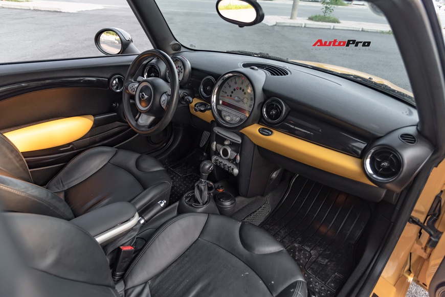 Cảm nhận nhanh MINI Cooper 9 năm tuổi: Được/mất ở mức giá rẻ ngang Kia Morning - Ảnh 8. Cảm nhận nhanh MINI Cooper 9 năm tuổi: Được/mất ở mức giá rẻ ngang Kia Morning - Ảnh 8.