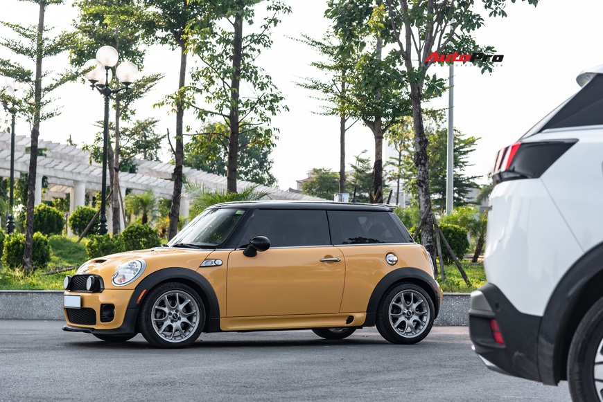 Cảm nhận nhanh MINI Cooper 9 năm tuổi: Được/mất ở mức giá rẻ ngang Kia Morning - Ảnh 2. Cảm nhận nhanh MINI Cooper 9 năm tuổi: Được/mất ở mức giá rẻ ngang Kia Morning - Ảnh 2.