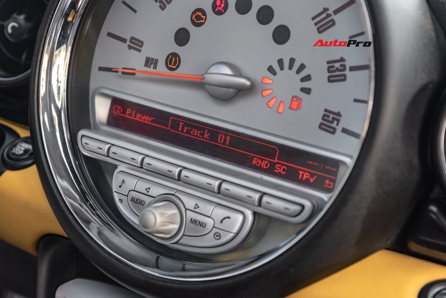 Cảm nhận nhanh MINI Cooper 9 năm tuổi: Được/mất ở mức giá rẻ ngang Kia Morning - Ảnh 7. Cảm nhận nhanh MINI Cooper 9 năm tuổi: Được/mất ở mức giá rẻ ngang Kia Morning - Ảnh 7.