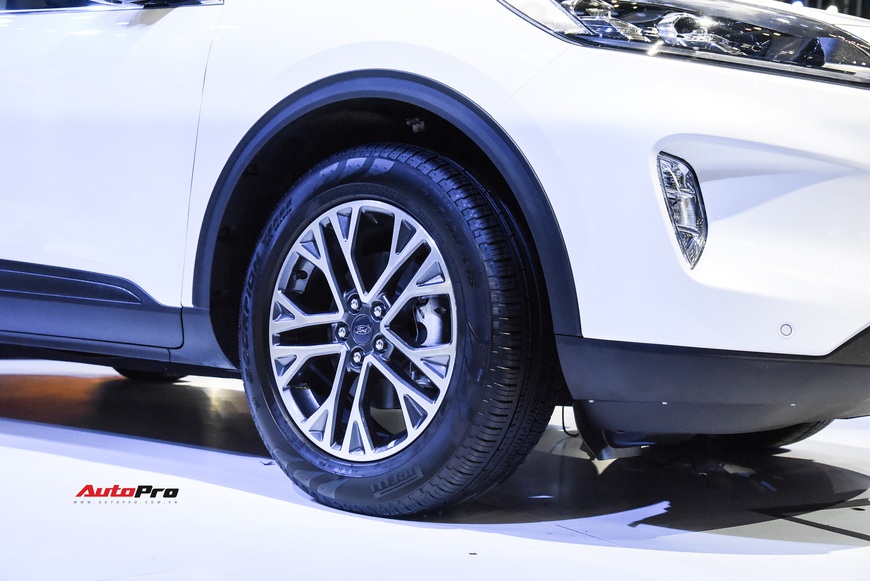 Ford Escape trình diện Việt Nam - Phép thử mới với Honda CR-V và Mazda CX-5 - Ảnh 7. Ford Escape trình diện Việt Nam - Phép thử mới với Honda CR-V và Mazda CX-5 - Ảnh 7.