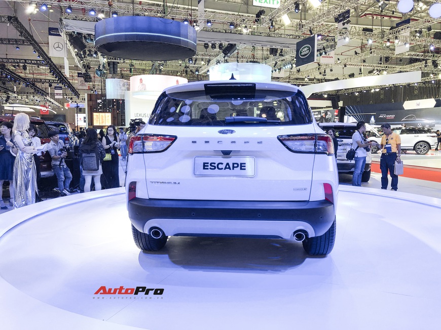 Ford Escape trình diện Việt Nam - Phép thử mới với Honda CR-V và Mazda CX-5 - Ảnh 4. Ford Escape trình diện Việt Nam - Phép thử mới với Honda CR-V và Mazda CX-5 - Ảnh 4.