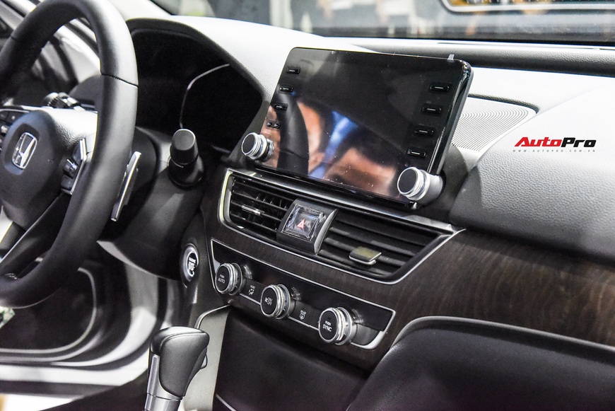 Chi tiết Honda Accord 2019 vừa chào sân Triển lãm Ô tô Việt Nam 2019 - Ảnh 10. Chi tiết Honda Accord 2019 vừa chào sân Triển lãm Ô tô Việt Nam 2019 - Ảnh 10.