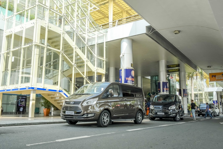 Thử làm khách VIP trên Ford Tourneo: 300km nhàn nhã từ Đà Nẵng tới Lăng Cô - Ảnh 2. Thử làm khách VIP trên Ford Tourneo: 300km nhàn nhã từ Đà Nẵng tới Lăng Cô - Ảnh 2.
