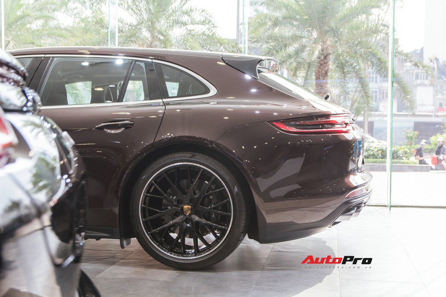 Porsche Panamera 4 Sport Turismo giá 6,64 tỷ đồng có gì đặc biệt để thu hút đại gia Việt? - Ảnh 2. Porsche Panamera 4 Sport Turismo giá 6,64 tỷ đồng có gì đặc biệt để thu hút đại gia Việt? - Ảnh 2.