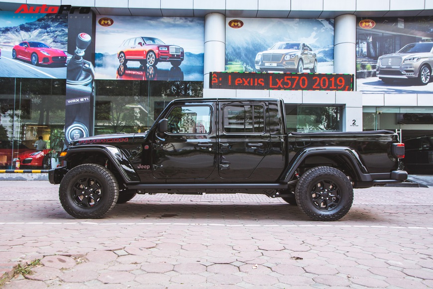 Chi tiết Jeep Gladiator Rubicon Launch Edition cực độc tại Việt Nam, giá bán 3,8 tỷ đồng - Ảnh 3. Chi tiết Jeep Gladiator Rubicon Launch Edition cực độc tại Việt Nam, giá bán 3,8 tỷ đồng - Ảnh 3.