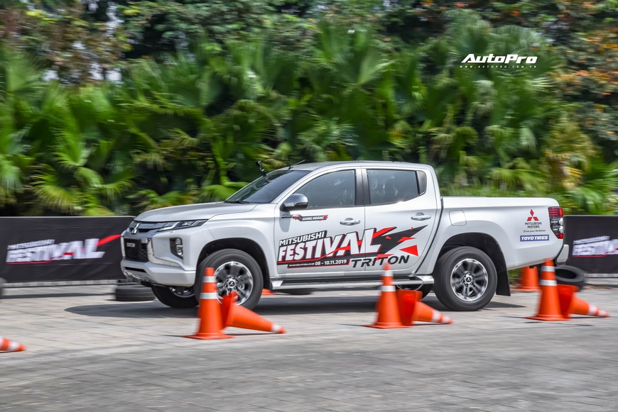 Đánh giá nhanh Mitsubishi Triton full option: Cơ hội vượt lên đã tới! - Ảnh 11. Đánh giá nhanh Mitsubishi Triton full option: Cơ hội vượt lên đã tới! - Ảnh 11.
