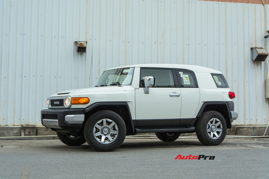 Toyota FJ Cruiser 2020 đầu tiên về Việt Nam với giá bán ngang ngửa Mercedes GLE - món lạ cho khách Việt - Ảnh 3. Toyota FJ Cruiser 2020 đầu tiên về Việt Nam với giá bán ngang ngửa Mercedes GLE - món lạ cho khách Việt - Ảnh 3.