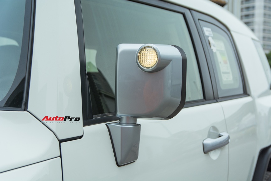 Toyota FJ Cruiser 2020 đầu tiên về Việt Nam với giá bán ngang ngửa Mercedes GLE - món lạ cho khách Việt - Ảnh 5. Toyota FJ Cruiser 2020 đầu tiên về Việt Nam với giá bán ngang ngửa Mercedes GLE - món lạ cho khách Việt - Ảnh 5.
