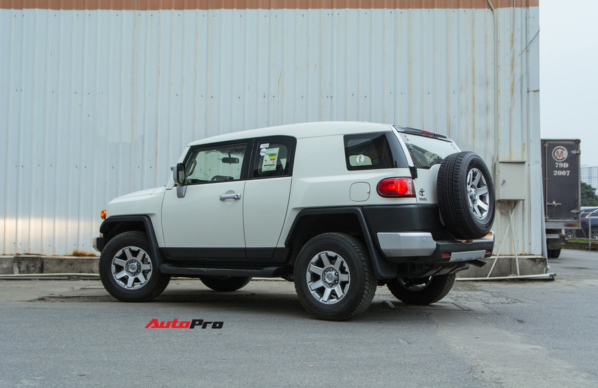 Toyota FJ Cruiser 2020 đầu tiên về Việt Nam với giá bán ngang ngửa Mercedes GLE - món lạ cho khách Việt - Ảnh 16. Toyota FJ Cruiser 2020 đầu tiên về Việt Nam với giá bán ngang ngửa Mercedes GLE - món lạ cho khách Việt - Ảnh 16.