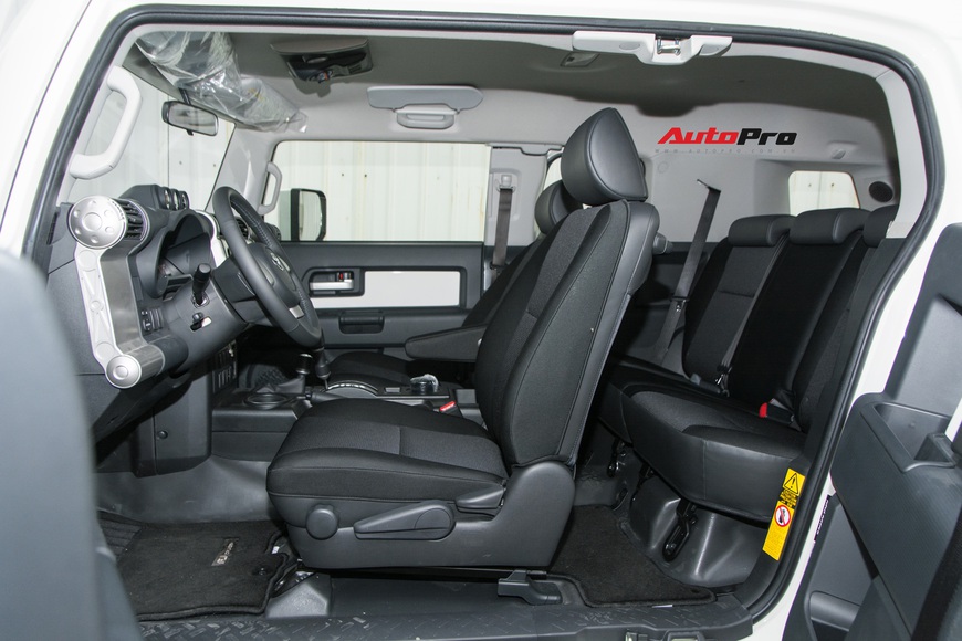 Toyota FJ Cruiser 2020 đầu tiên về Việt Nam với giá bán ngang ngửa Mercedes GLE - món lạ cho khách Việt - Ảnh 12. Toyota FJ Cruiser 2020 đầu tiên về Việt Nam với giá bán ngang ngửa Mercedes GLE - món lạ cho khách Việt - Ảnh 12.