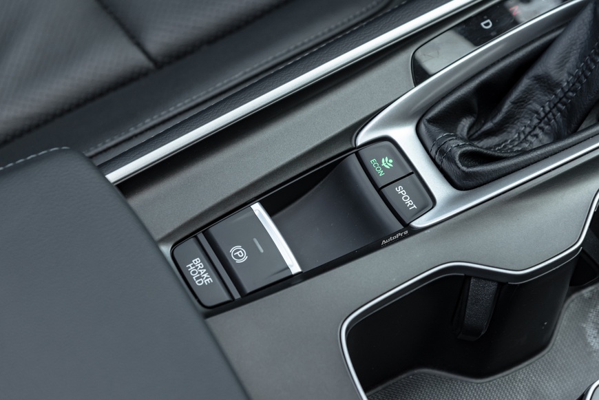 Thử ‘điên mới mua Honda Accord 2020’ một lần xem hơn 1,3 tỷ đánh đổi điều gì - Ảnh 9. Thử ‘điên mới mua Honda Accord 2020’ một lần xem hơn 1,3 tỷ đánh đổi điều gì - Ảnh 9.